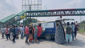 মহাসড়কে লাশ রেখে বিক্ষোভ