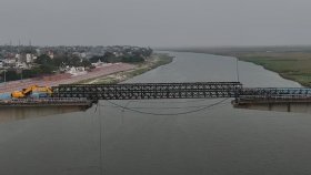 ভাঙা সেতু জোড়া দিতে আরেক সেতু