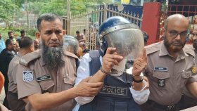 হেলমেট–জ্যাকেটে সালমান এফ রহমানের হাঁসফাঁস, ‘গরমে মরেই যাবো’