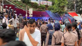 মিরপুরের অবরোধ তোলার চেষ্টায় আইনশৃঙ্খলা বাহিনী
