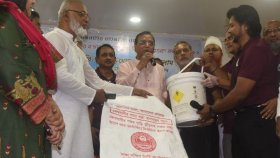 কোরবানির বর্জ্য ব্যবস্থাপনার সামগ্রী বিতরণ শুরু করলো ডিএসসিসি
