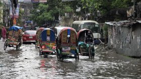 তুমুল বৃষ্টিতে রাজধানীতে জলাবদ্ধতা, ভোগান্তি