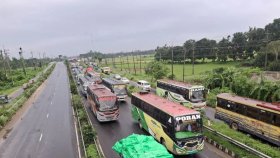 ঢাকা-টাঙ্গাইল মহাসড়কে ২৭ কিলোমিটারজুড়ে ধীরগতি