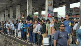 যাত্রীর চাপ থাকলেও মহাখালী বাস টার্মিনালে নেই বিশৃঙ্খলা