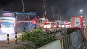 ঢাকা-আরিচা ও নবীনগর-চন্দ্রা মহাসড়কে ধীরগতি
