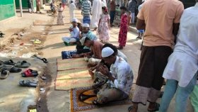 এবারও রোহিঙ্গাদের প্রার্থনা, আগামী ঈদ যেন নিজ দেশে কাটে