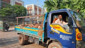 ৭০০ টাকায় কেনা চামড়া ৬০০ বলছে