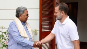 পদত্যাগের পর দিল্লিতে রাহুলের সঙ্গে বৈঠকে কর্ণাটকের সিদ্দারামাইয়া