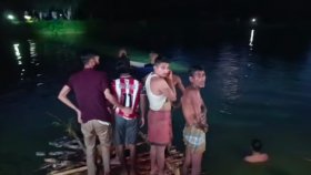 নৌকা উল্টে এক শিশুর মৃত্যু, উদ্ধারে নেমে প্রাণ গেলো আরেকজনের