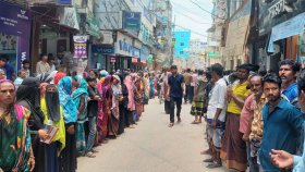 আসামিকে ছাড়িয়ে নিতে থানা ঘেরাও করে বিক্ষোভ