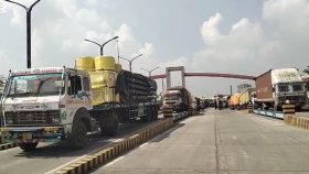 ৭ দিন পর বেনাপোলে আমদানি-রফতানি শুরু, হাজারো ট্রাক আটকে আছে