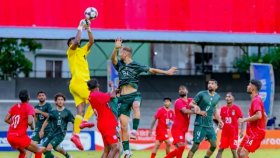 প্রবাসী-নির্ভর পাকিস্তানকে রুখে দিয়েছে ১০ জনের বাংলাদেশ! 