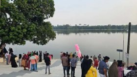 ঘাটে নামতেই শিশুটিকে টেনে নিয়ে যায় কুমির