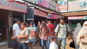 ফিরতি যাত্রায় দুর্ভোগ, বাড়তি ভাড়া আদায়