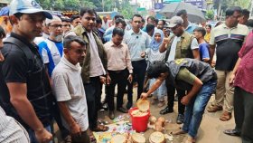 বগুড়ায় দই বিক্রি করে ৫০ হাজার টাকা জরিমানা গুনলেন ব্যবসায়ী 