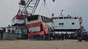 দৌলতদিয়া ঘাটে বাস নদীতে পড়ে যাওয়ার ঘটনায় তদন্ত কমিটি 
