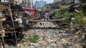 প্লাস্টিক বর্জ্য ও দূষণে বিপর্যস্ত পরিবেশ