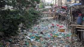 প্লাস্টিক বর্জ্য ও দূষণে বিপর্যস্ত পরিবেশ