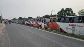 নদী পার হতে দৌলতদিয়া ঘাটে শত শত যানবাহনের সিরিয়াল 