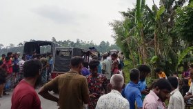 পিকআপের ধাক্কায় প্রাণ হারা‌লেন বাবা-‌ছে‌লে