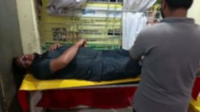 আসামি ধরতে গিয়ে হাসপাতালে ভর্তি দুই পুলিশ সদস্য