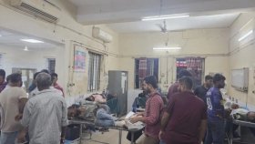 মানুষের জটলার ওপর উঠে গেলো কাভার্ডভ্যান, নিহত ২