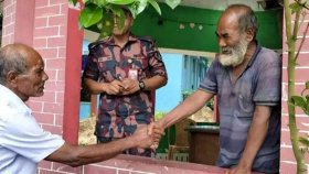 ভাইকে দেখে কাঁদতে শুরু করেন সেই বৃদ্ধ, ভারতে গেলেন কীভাবে