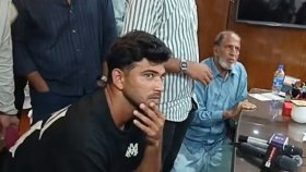 ক্রিকেটার নাঈমকে পিটিয়ে থানায় নিলো পুলিশ, ওসি বললেন ‘চোখ নামিয়ে কথা বল’