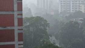 রাজধানীতে ফের বৃষ্টি, সঙ্গে বজ্রপাত ও ঝড়ো হাওয়া