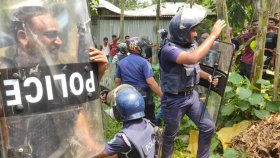 রণক্ষেত্র লালমনিরহাট, কেন পুলিশের ওপর ক্ষোভ বিক্ষুব্ধ জনতার