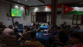 ধ্বংসস্তূপের মধ্যেও বিশ্বকাপ দেখছেন গাজার মানুষ