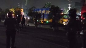 মধ্যরাতে ৩ ঘণ্টা মহাসড়ক অবরোধ করে শ্রমিকদের বিক্ষোভ