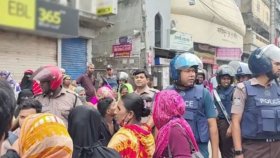 কচুক্ষেতে শ্রমিক–পুলিশ ধাওয়া-পাল্টা ধাওয়া, কয়েকজন আটক