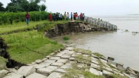 মুহূর্তেই ৩০ মিটার এলাকা নদীতে বিলীন
