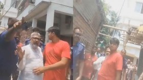 সাবেক মেয়রকে ছিনিয়ে নিলেন আ.লীগ নেতাকর্মীরা, পুলিশ বলছে পালিয়ে গেছে