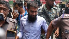 ধানমন্ডি ৩২ নম্বরে ভিডিও ধারণের সময় যুবক আটক
