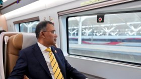 হাই স্পিড ট্রেনে বেইজিংয়ের পথে প্রধানমন্ত্রী