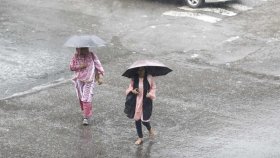 বৃষ্টিতে ভিজলো রাজধানী