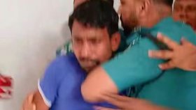 শিশু ধর্ষণচেষ্টা ও হত্যা মামলার আসামিকে আদালত প্রাঙ্গণে মারধর