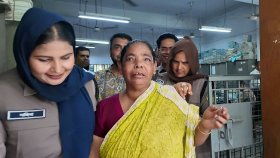 আদালতে প্রক্সি দিতে এসে নারী আটক, পালালেন আইনজীবীরা