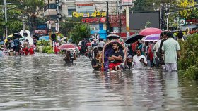 কাটেনি জলাবদ্ধতা, কোথায় গেলো ১০ হাজার কোটি টাকা?