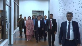 দেশে ফিরলেন প্রধানমন্ত্রী