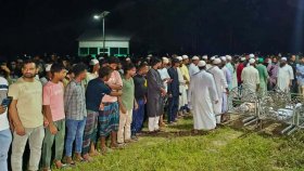 মা ও তিন মেয়েকে পাশাপাশি দাফন, শোকের ছায়া হোমনায়