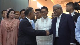 দেশে ফিরলেন প্রধানমন্ত্রী