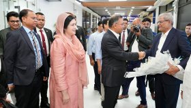 দেশে ফিরলেন প্রধানমন্ত্রী