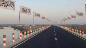 সড়কের দুই পাশে সারি সারি কালেমার পতাকা, প্রশাসনের নজরদারি