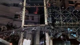 রাজধানীর কাঁটাবনে বহুতল ভবনের ১২ তলায় আগুন