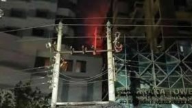 রাজধানীর কাঁটাবনে বহুতল ভবনের ১২ তলায় আগুন