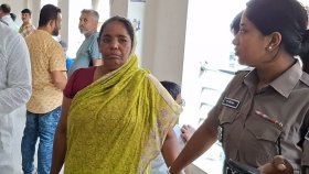 চেক ডিজঅনার মামলায় প্রক্সি দেওয়া মনোয়ারা কারাগারে