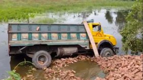 ইটবোঝাই ট্রাক খাদে পড়ে ২ জন নিহত